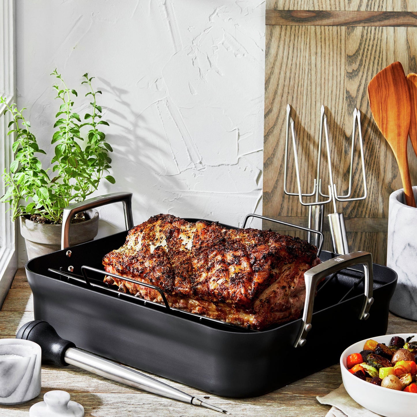 Zwilling Motion Hard Anodized Roasting Pan