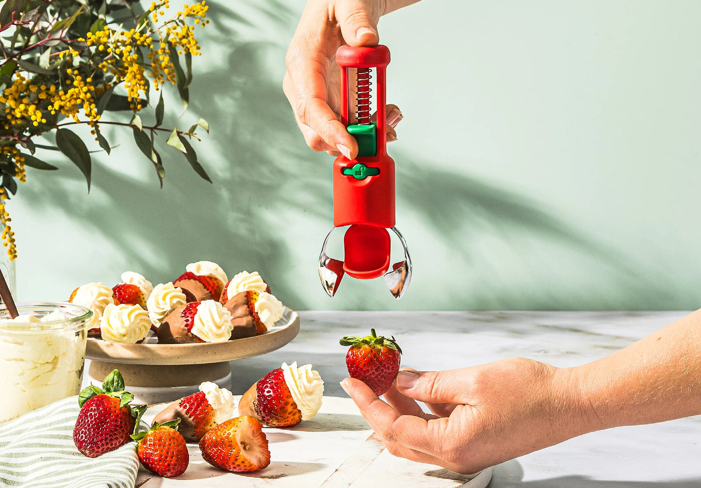 Hullapit: Berry Huller & Pitter