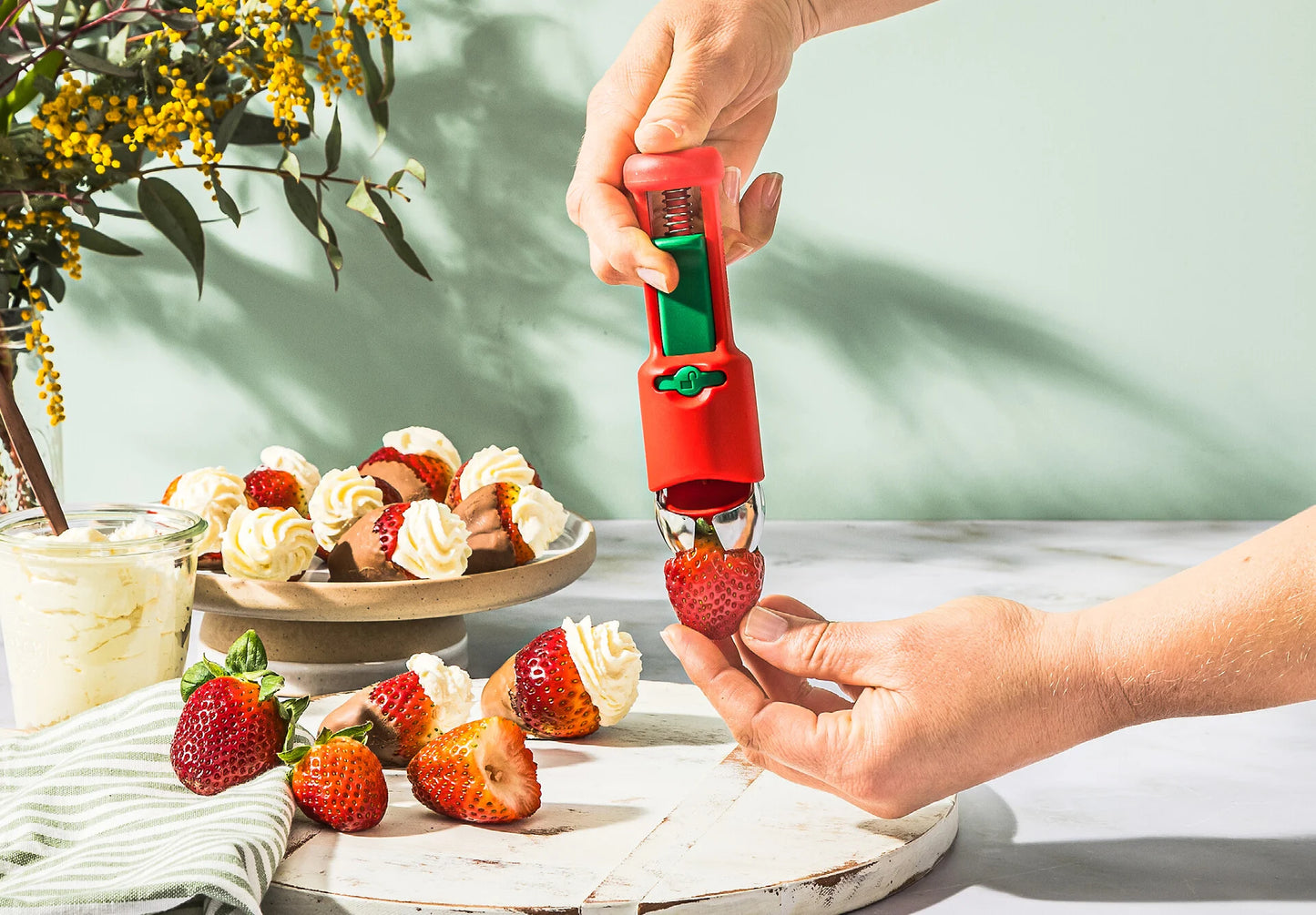 Hullapit: Berry Huller & Pitter