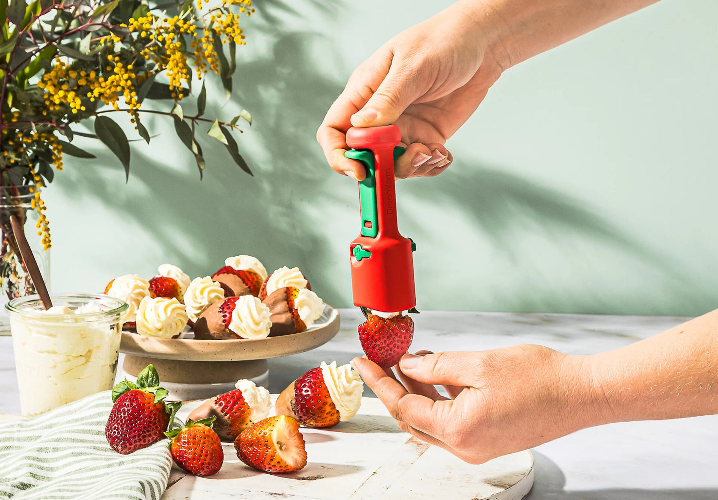 Hullapit: Berry Huller & Pitter