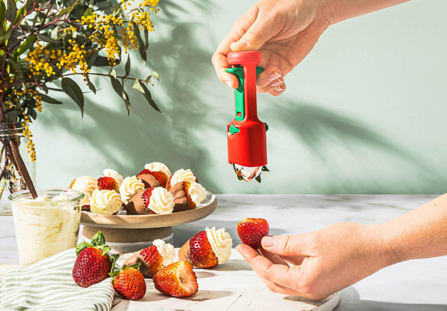 Hullapit: Berry Huller & Pitter