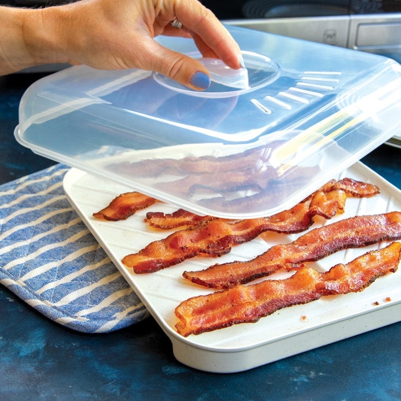 Nordic Ware Microwaveable Medium Slanted Bacon Tray with Lid